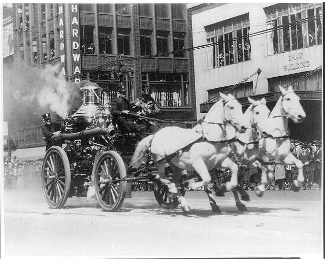 3-horse-team-pulls-steam-powered-pumper
